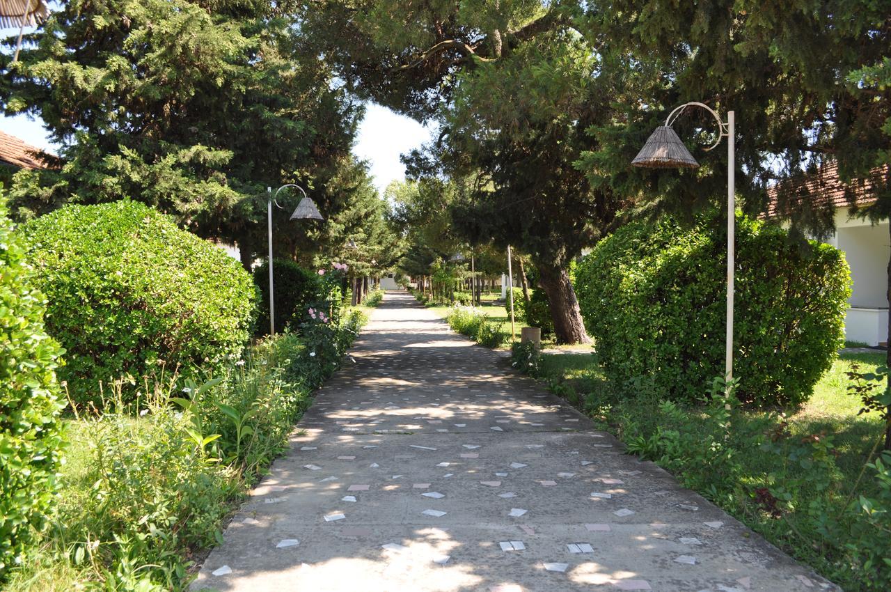 Tropikal Bungalows Durres Exterior photo